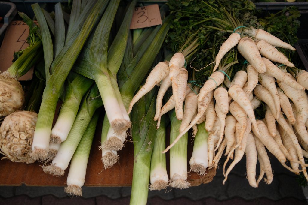 Gastronomía Costa del Sol kaboompics organic food shopping fresh fruit and veggies at european market 40034